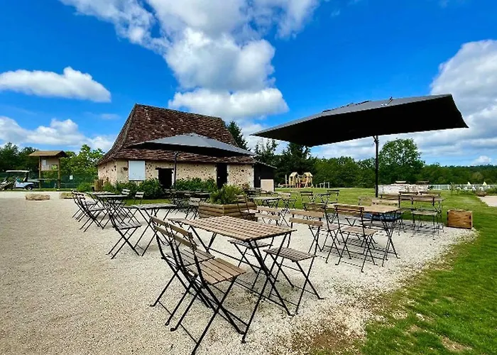 Mobil Avec Terrasse, 4 Personnes - Api-1-52-1073 *